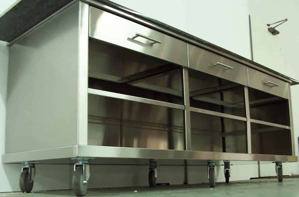 مزایای ورق استیل برای کابینت صنعتی
